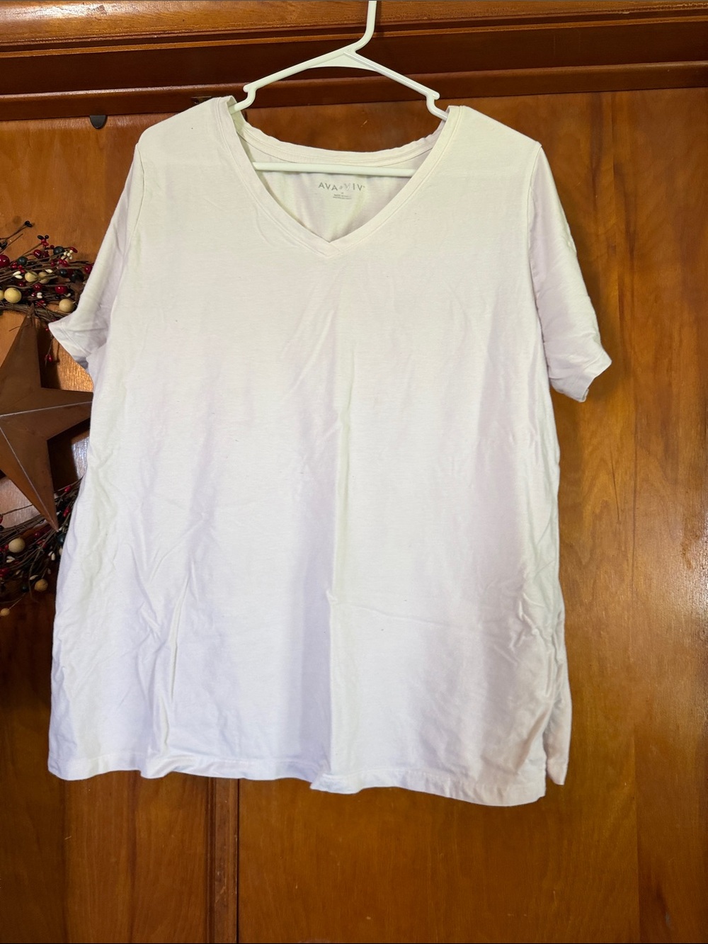 Ava & Viv White V-Neck Short Sleeve Tee